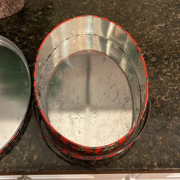 Vintage Christmas Candy Tin - Picture 5 of 9